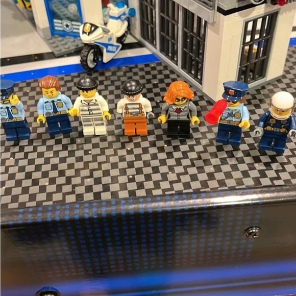 Lego police station - Picture 3 of 16